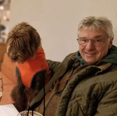 ...tief betroffen müssen wir Abschied nehmen von unserem Freund und Revierführer Hans-Jürgen Fuchs der gemeinsam mit seinem treuen Jagdhund Eyk am 20. Oktober 2025 aus dem Leben geschieden ist.