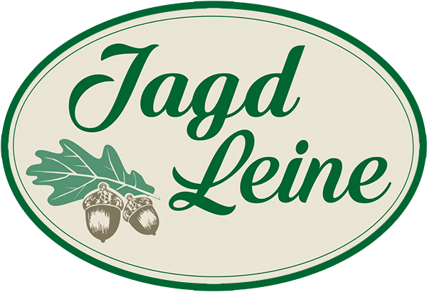 Daniela Freyaldenhoven, Gründerin und Inhaberin von Jagd Leine lebt mit ihrem Mann, ihren Kindern und den Terriern in einem Höhenort von Rheinbach. Dort befindet sich auch die Werkstatt der kleinen Manufaktur. Aktuell noch ohne Ladengeschäft.